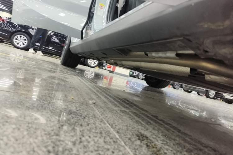 Used BYD Qin L 2025 DM-i Smart Drive 120KM Superior Model Right Side Sill