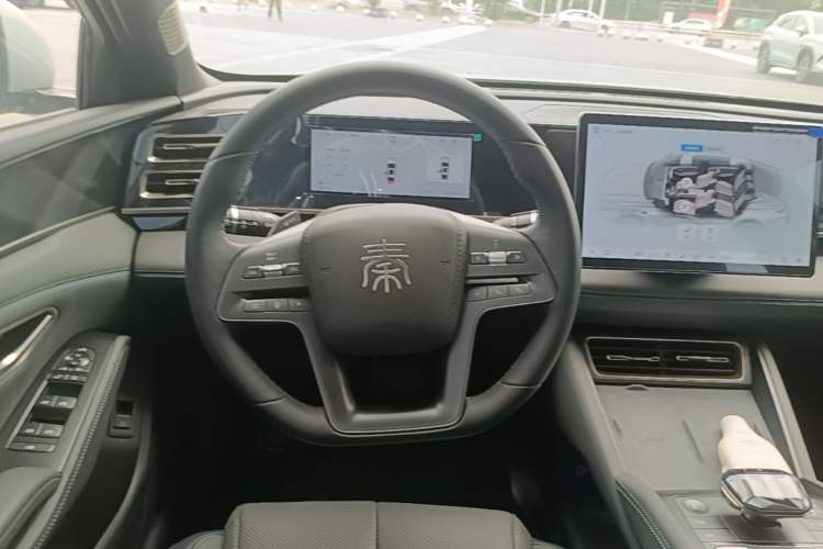 Used BYD Qin L 2025 DM-i Smart Drive 120KM Superior Model Steering Wheel