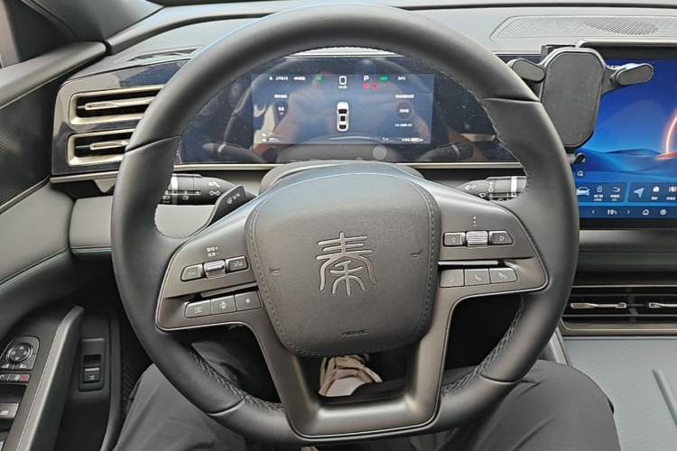 Used BYD Qin L 2025 DM-i Smart Drive 80KM Leading Model Steering Wheel