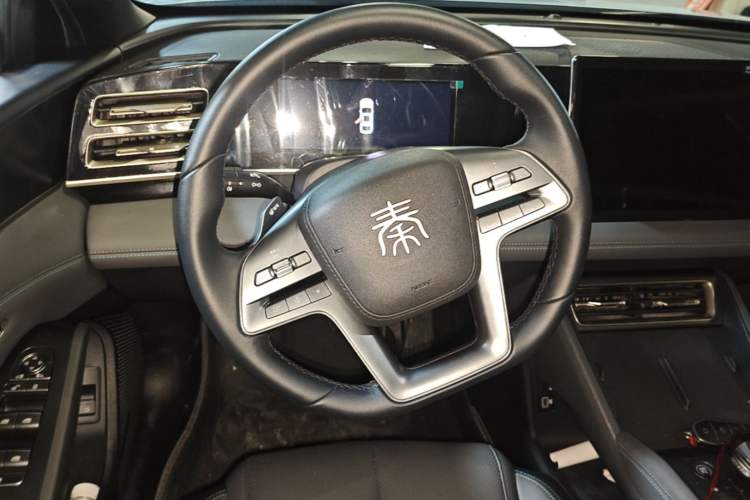 Used BYD Qin L 2025 DM-i Smart Drive 80KM Leading Model Steering Wheel