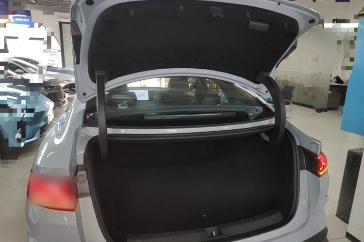 Used BYD Qin L 2025 DM-i Smart Drive 120KM Superior Model Trunk