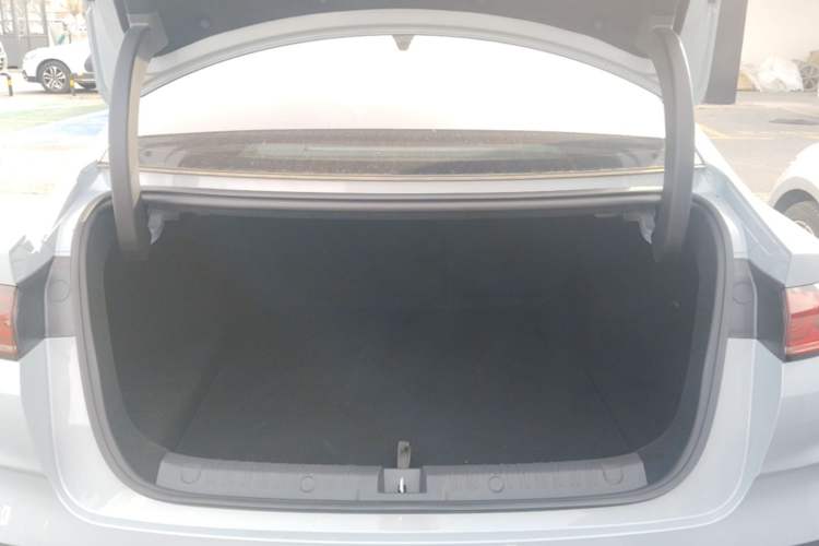 Used BYD Qin L 2025 DM-i Smart Drive 120KM Excellence Model Trunk