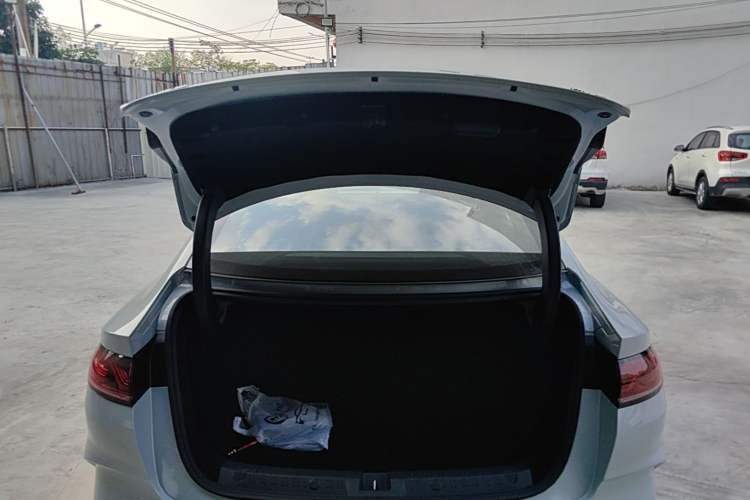 Used BYD Qin L 2025 DM-i Smart Drive 120KM Superior Model Trunk