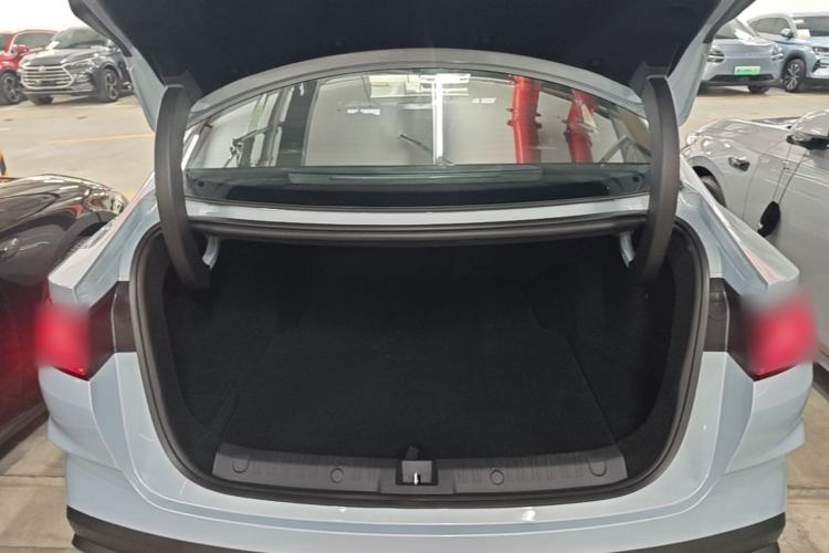 Used BYD Qin L 2025 DM-i Smart Drive 80KM Leading Model Trunk