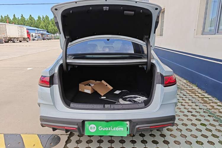 Used BYD Qin L 2025 DM-i Smart Drive 80KM Leading Model Trunk