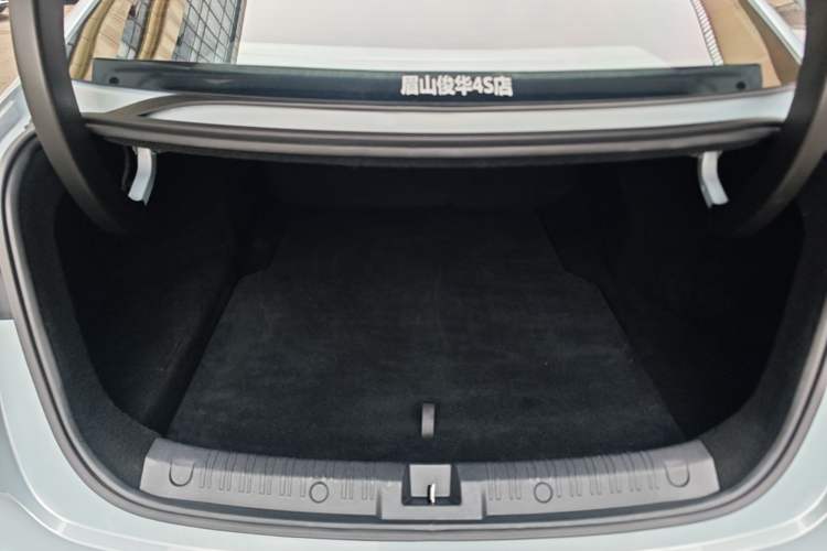 Used BYD Qin L 2025 DM-i Smart Drive 80KM Superior Model Trunk