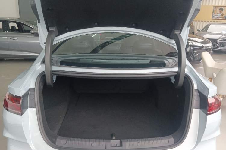 Used BYD Qin L 2025 DM-i Smart Drive 120KM Superior Model Trunk