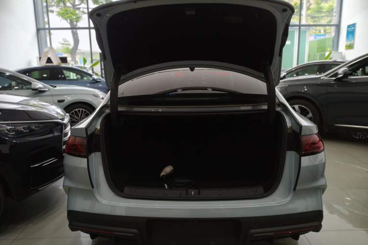 Used BYD Qin L 2025 DM-i Smart Drive 80KM Leading Model Trunk