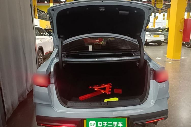 Used BYD Qin L 2025 DM-i Smart Drive 80KM Leading Model Trunk