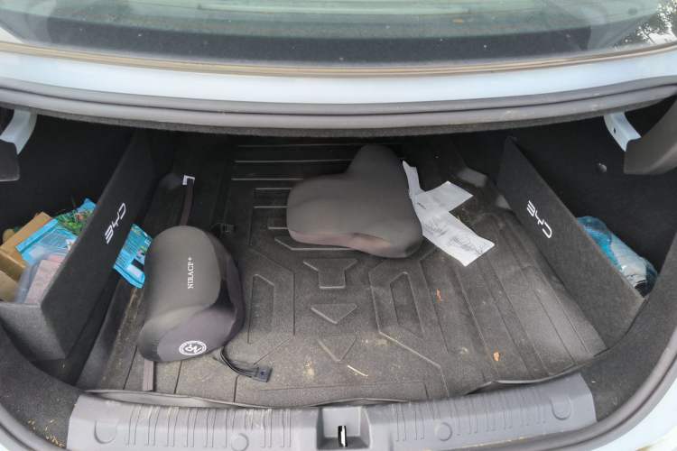 Used BYD Qin L 2025 DM-i Smart Drive 80KM Leading Model Trunk