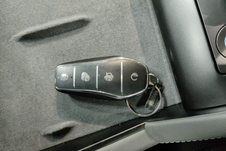Used BYD Qin L 2025 DM-i Smart Drive 120KM Superior Model Vehicle Key