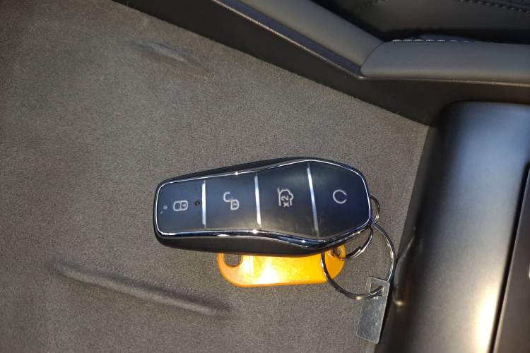 Used BYD Qin L 2025 DM-i Smart Drive 120KM Superior Model Vehicle Key
