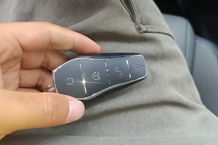 Used BYD Qin L 2025 DM-i Smart Drive 120KM Superior Model Vehicle Key
