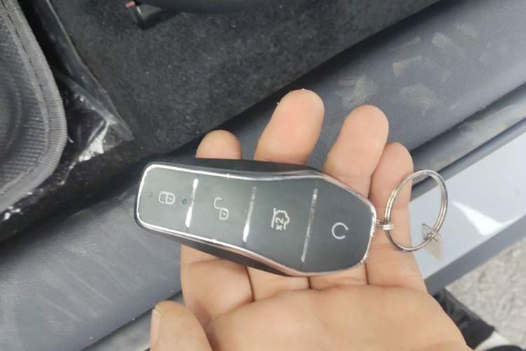 Used BYD Qin L 2025 DM-i Smart Drive 120KM Excellence Model Vehicle Key