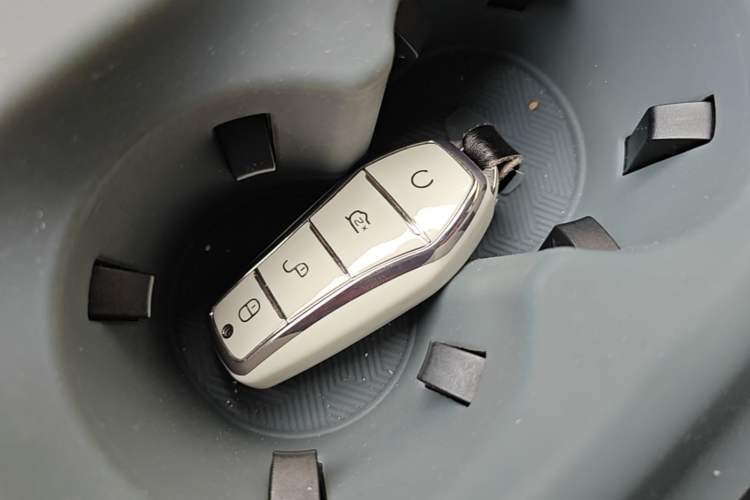 Used BYD Qin L 2025 DM-i Smart Drive 80KM Leading Model Vehicle Key