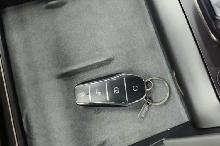 Used BYD Qin L 2025 DM-i Smart Drive 120KM Superior Model Vehicle Key