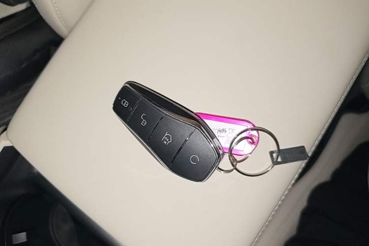 Used BYD Qin L 2025 DM-i Smart Drive 120KM Superior Model Vehicle Key