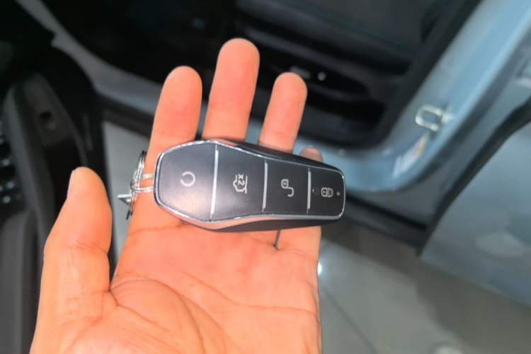 Used BYD Qin L 2025 DM-i Smart Drive 120KM Excellence Model Vehicle Key