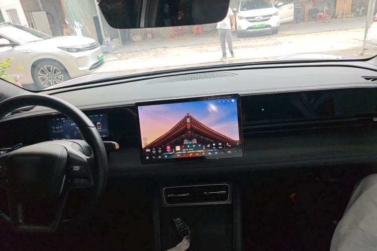 Used BYD Qin L 2025 EV 545KM Beyond Version Center Console