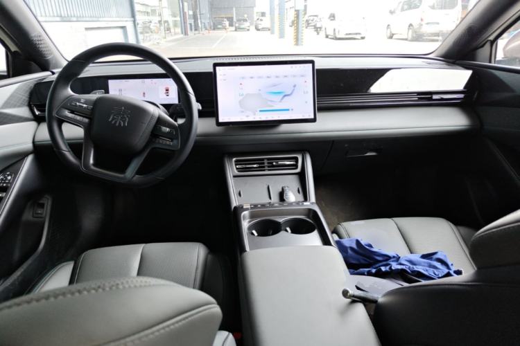 Used BYD Qin L 2025 EV 545KM Beyond Version Center Console