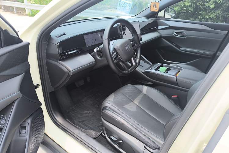 Used BYD Qin L 2025 EV 545KM Beyond Version Driver Seat