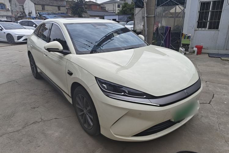 Used BYD Qin L 2025 EV 545KM Beyond Version Front Right 45 Deg