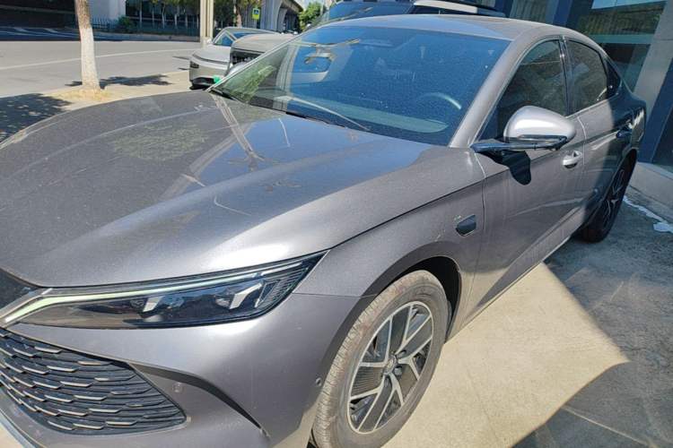 BYD Qin L 2025 DM-i Smart Drive 120KM Leading Model