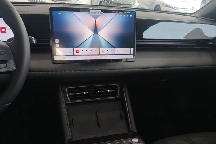 Used BYD Qin L 2025 EV 545KM Beyond Version Audio And AC Panel