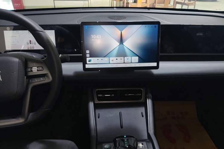 Used BYD Qin L 2025 DM-i Smart Drive 120KM Leading Model Audio And AC Panel