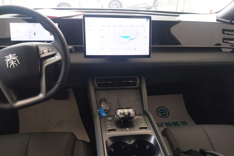 Used BYD Qin L 2025 DM-i Smart Drive 120KM Superior Model Audio And AC Panel