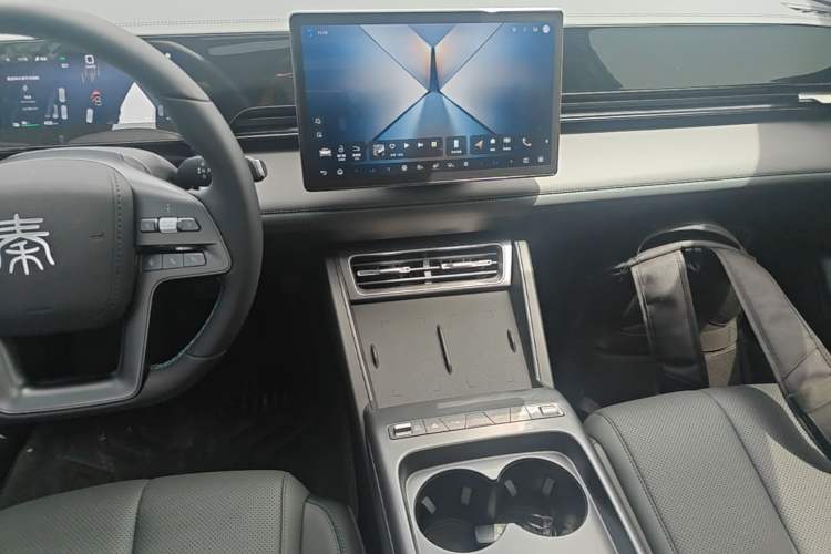 Used BYD Qin L 2025 EV 470KM Leading Edition Audio And AC Panel