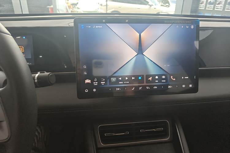 Used BYD Qin L 2025 DM-i Smart Drive 120KM Superior Model Audio And AC Panel
