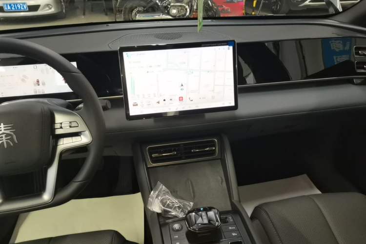 Used BYD Qin L 2025 DM-i Smart Drive 120KM Superior Model Audio And AC Panel