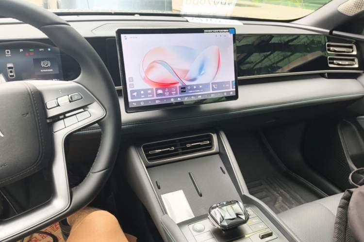Used BYD Qin L 2025 DM-i Smart Drive 120KM Leading Model Audio And AC Panel