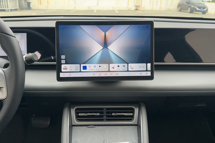 Used BYD Qin L 2025 DM-i Smart Drive 120KM Superior Model Audio And AC Panel