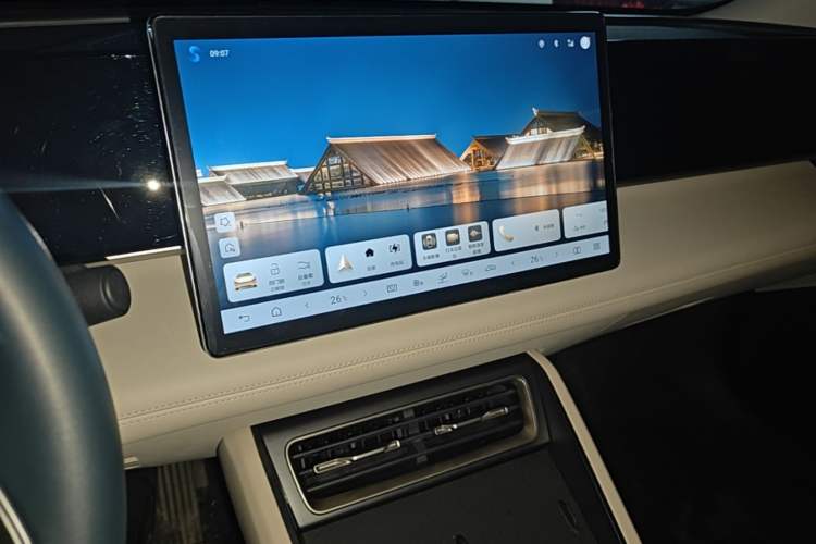 Used BYD Qin L 2025 DM-i Smart Drive 80KM Leading Model Audio And AC Panel