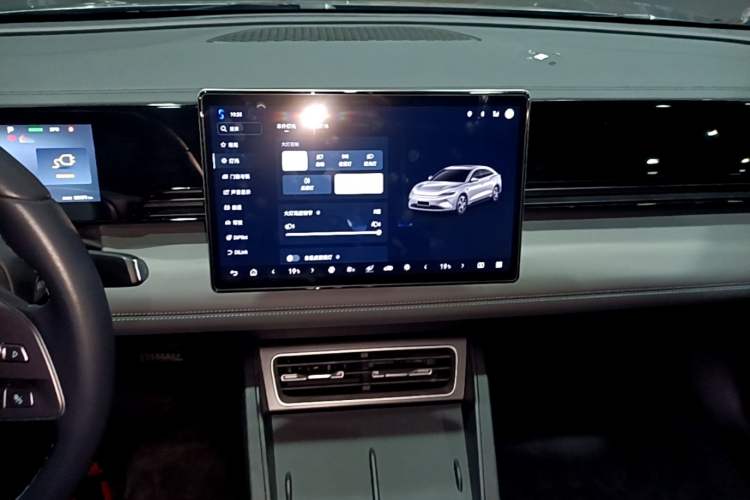 Used BYD Qin L 2025 EV 470KM Leading Edition Audio And AC Panel