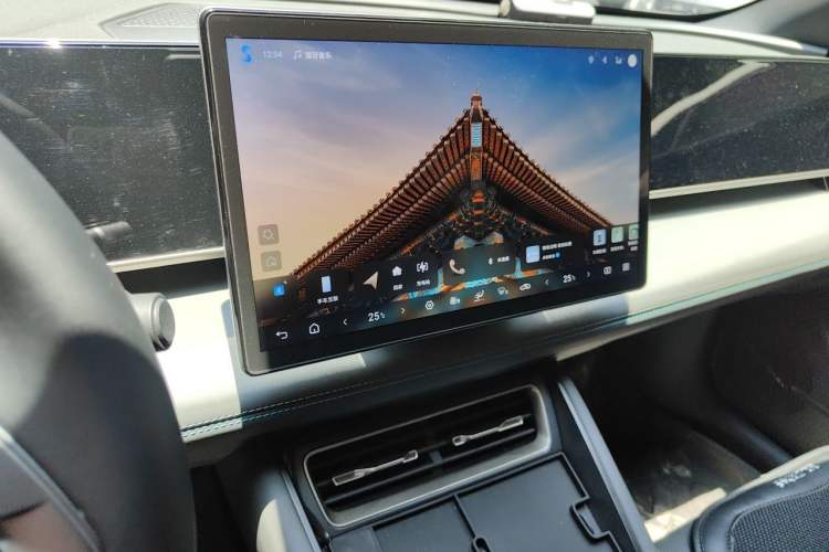 Used BYD Qin L 2025 DM-i Smart Drive 80KM Superior Model Audio And AC Panel