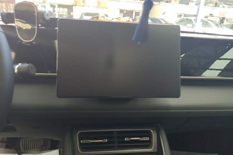 Used BYD Qin L 2025 DM-i Smart Drive 120KM Leading Model Audio And AC Panel