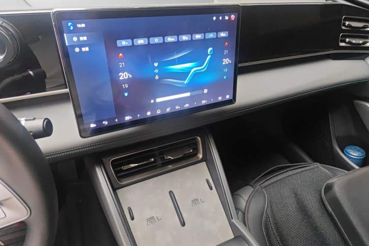 Used BYD Qin L 2025 DM-i Smart Drive 80KM Leading Model Audio And AC Panel