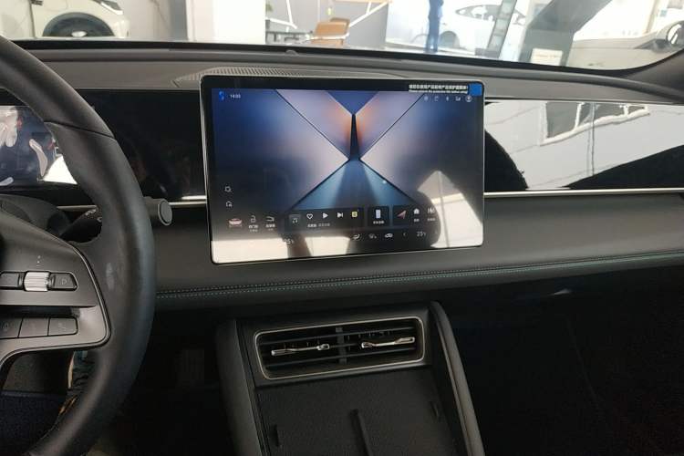 Used BYD Qin L 2025 DM-i Smart Drive 120KM Leading Model Audio And AC Panel