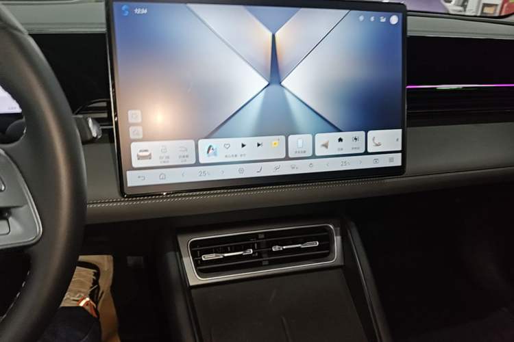 Used BYD Qin L 2025 EV 545KM Cloud Suspension Edition Audio And AC Panel