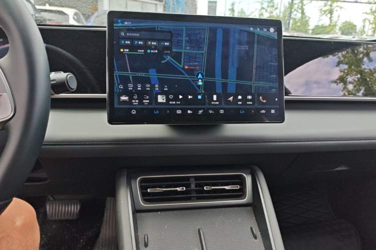 Used BYD Qin L 2025 DM-i Smart Drive 120KM Leading Model Audio And AC Panel