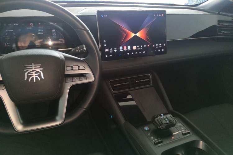 Used BYD Qin L 2025 DM-i Smart Drive 120KM Superior Model Audio And AC Panel