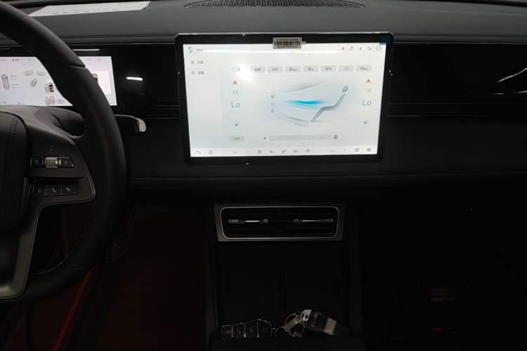 Used BYD Qin L 2025 EV 470KM Leading Edition Audio And AC Panel