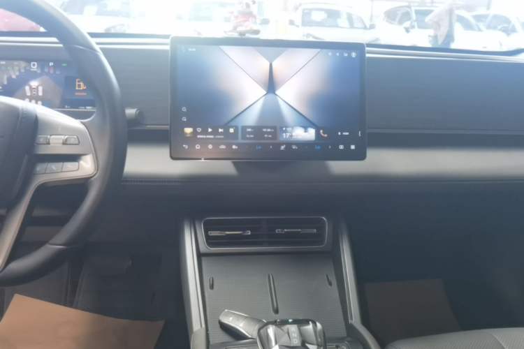 Used BYD Qin L 2025 DM-i Smart Drive 80KM Leading Model Audio And AC Panel