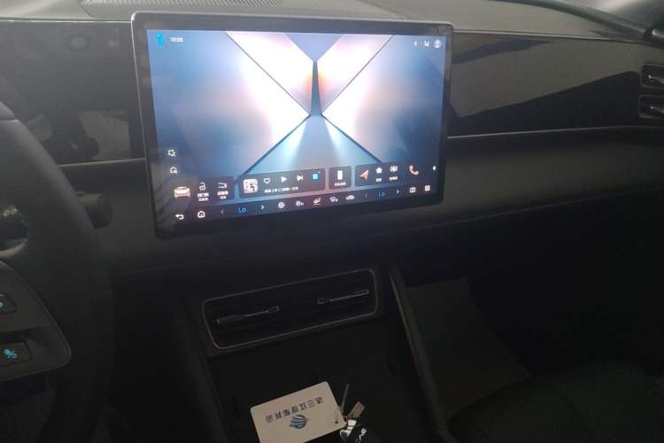 Used BYD Qin L 2025 DM-i Smart Drive 120KM Leading Model Audio And AC Panel