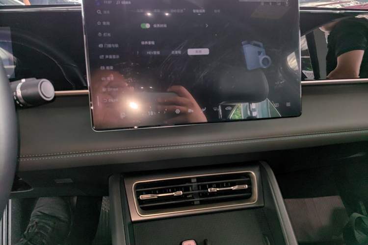 Used BYD Qin L 2025 DM-i Smart Drive 80KM Leading Model Audio And AC Panel