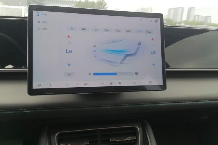 Used BYD Qin L 2025 DM-i Smart Drive 120KM Leading Model Audio And AC Panel