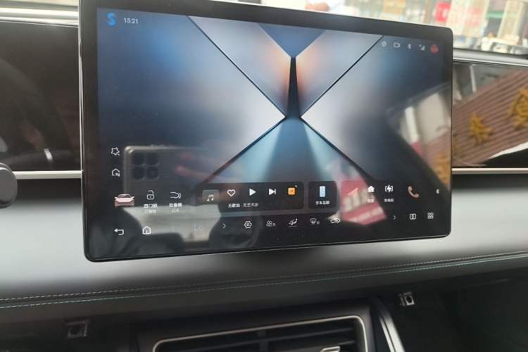 Used BYD Qin L 2025 DM-i Smart Drive 80KM Leading Model Audio And AC Panel